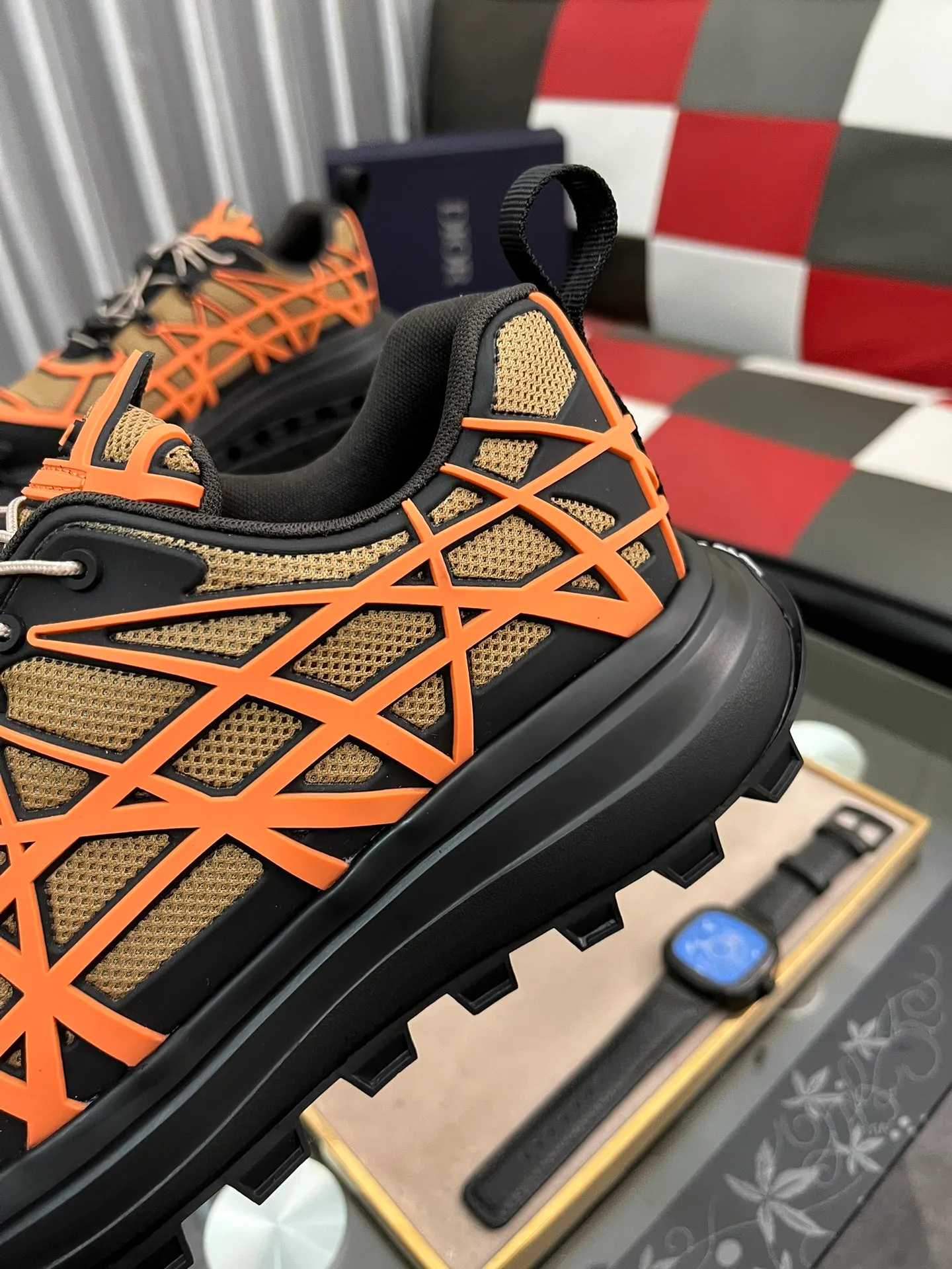Ex-factory price 520⌚️⌚️B31 RUNNER sports shoes highlight the fashionable silhouette and are decorated with curved cannage pattern. They reinterpret the classic pattern in a structural style and enrich the Dior 2023 summer men's wear series. Meticulously crafted using the advanced craftsmanship of hiking shoes, it blends outdoor culture with Dior heritage. Code number 38-445⃣️Color optional